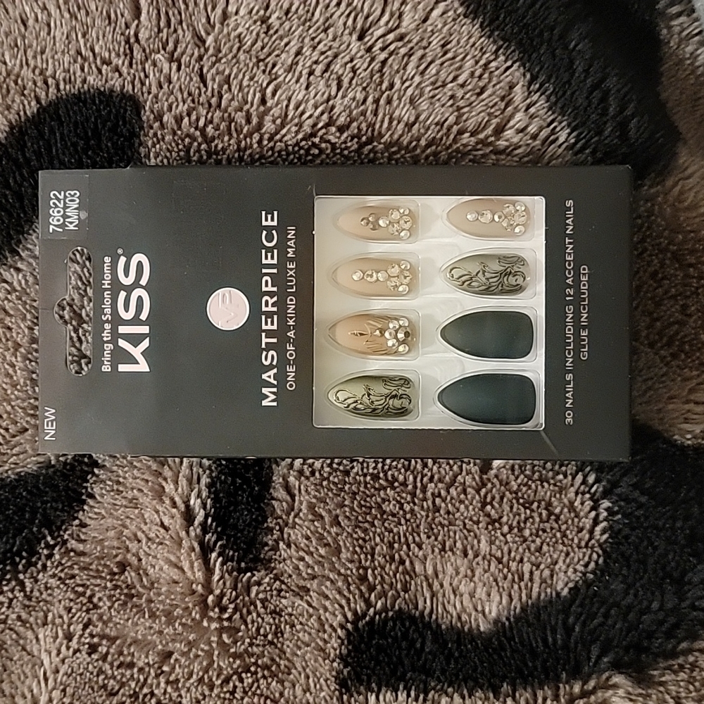 Kiss Nails